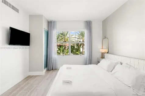 1060 Ocean Drive Miami Beach FL 33139