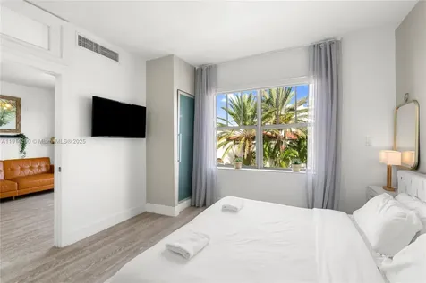 1060 Ocean Drive Miami Beach FL 33139