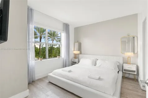 1060 Ocean Drive Miami Beach FL 33139