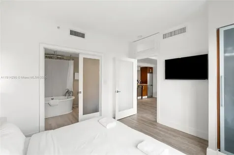 1060 Ocean Drive Miami Beach FL 33139