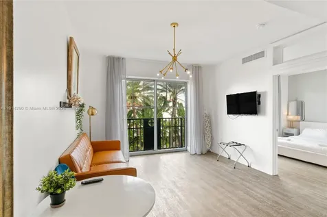 1060 Ocean Drive Miami Beach FL 33139