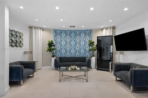 1060 Ocean Drive Miami Beach FL 33139