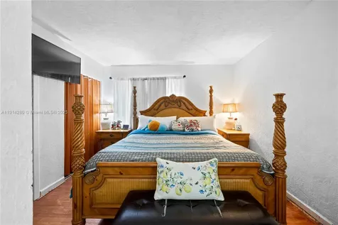 16050 NE 8th Court North Miami Beach FL 33162