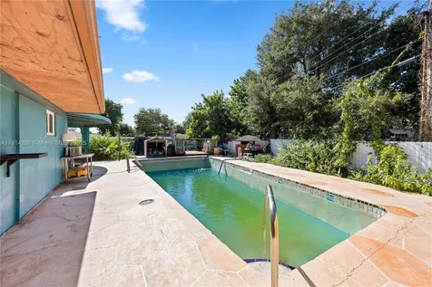 16050 NE 8th Court North Miami Beach FL 33162