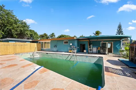 16050 NE 8th Court North Miami Beach FL 33162