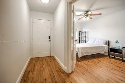 7652 S Pinewalk Drive S Margate FL 33063