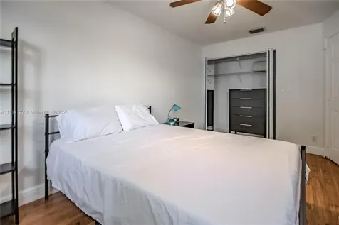 7652 S Pinewalk Drive S Margate FL 33063