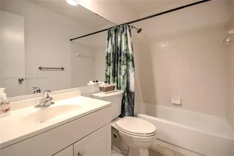 7652 S Pinewalk Drive S Margate FL 33063