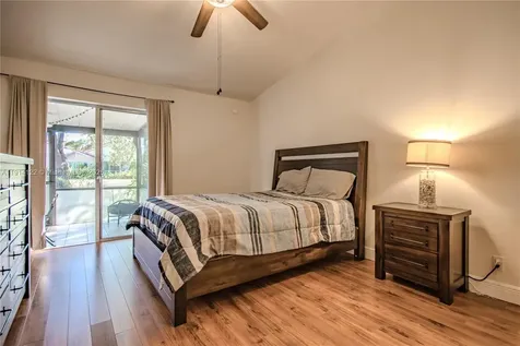 7652 S Pinewalk Drive S Margate FL 33063