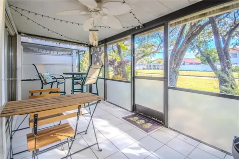 7652 S Pinewalk Drive S Margate FL 33063