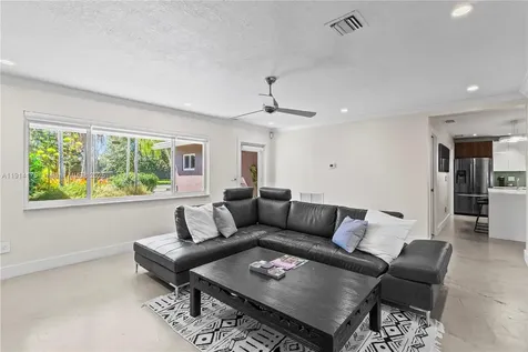 3460 NE 17th Way Oakland Park FL 33334