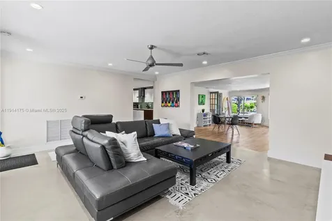 3460 NE 17th Way Oakland Park FL 33334