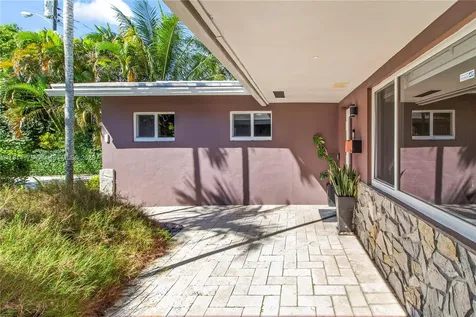 3460 NE 17th Way Oakland Park FL 33334