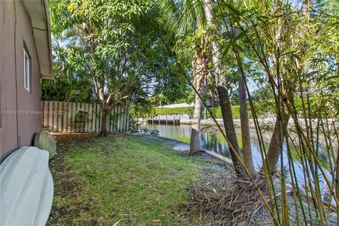 3460 NE 17th Way Oakland Park FL 33334