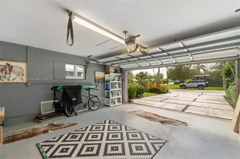 3460 NE 17th Way Oakland Park FL 33334