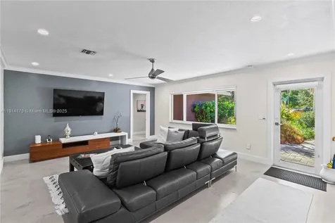 3460 NE 17th Way Oakland Park FL 33334