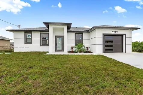 3919 SW 8th Street Lehigh Acres FL 33976