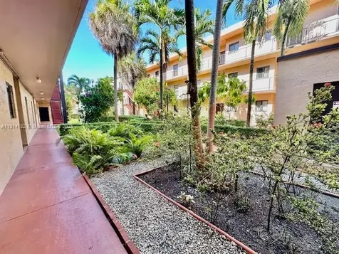 10851 SW 2nd Street Sweetwater FL 33174