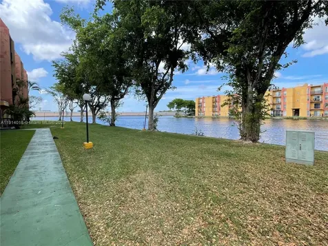 4719 NW 7th Street Miami FL 33126