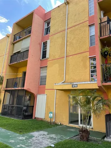 4719 NW 7th Street Miami FL 33126