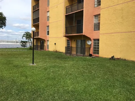 4719 NW 7th Street Miami FL 33126