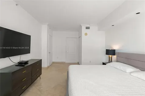17555 Atlantic Boulevard Sunny Isles Beach FL 33160