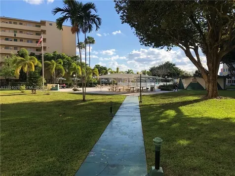 1750 NE 191st Street Miami FL 33179
