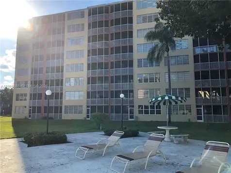 1750 NE 191st Street Miami FL 33179