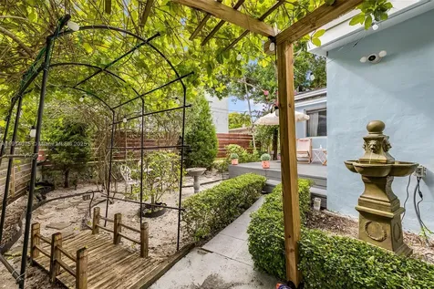 2820 SW 33rd Court Miami FL 33133