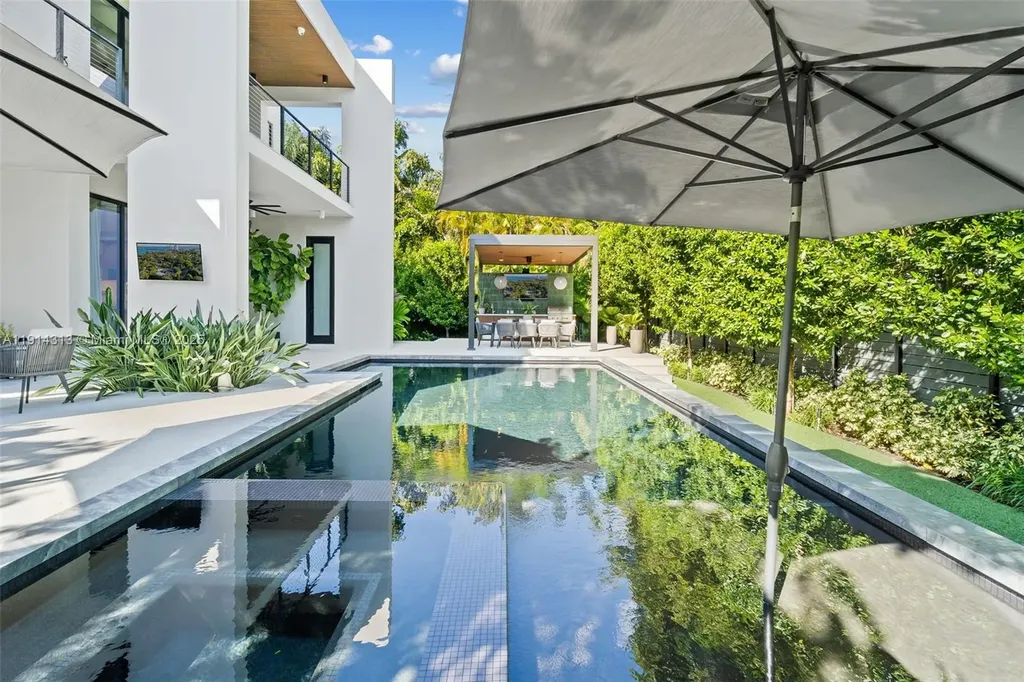 8625 NE 10th Avenue Miami FL 33138