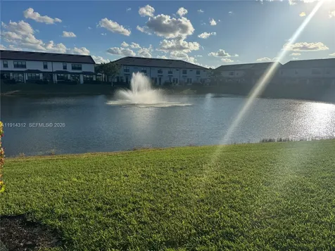 2162 Appleton Circle N Oakland Park FL 33309