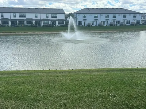 2162 Appleton Circle N Oakland Park FL 33309