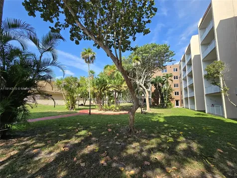 6940 Miami Gardens Drive Hialeah FL 33015