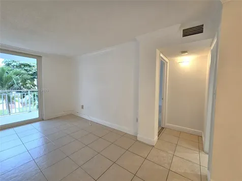 6940 Miami Gardens Drive Hialeah FL 33015