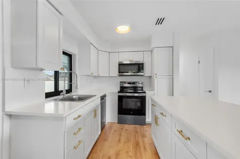 9915 SW 212th Street Cutler Bay FL 33189