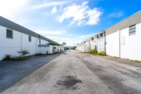 3925 E 10th Court Hialeah FL 33013