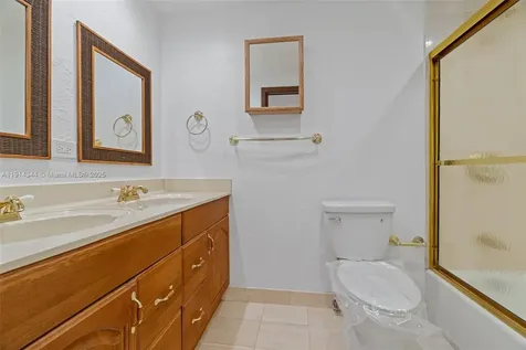 20215 W Oak Haven Circle Miami FL 33179