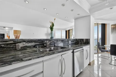 4000 Towerside Terrace Miami FL 33138