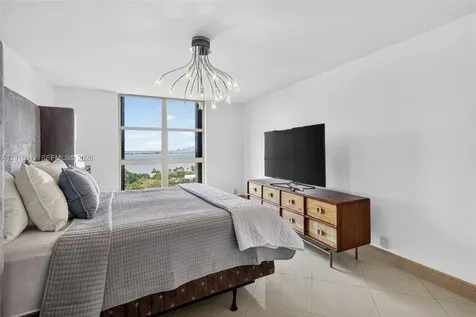 4000 Towerside Terrace Miami FL 33138