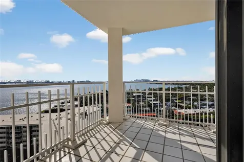 4000 Towerside Terrace Miami FL 33138