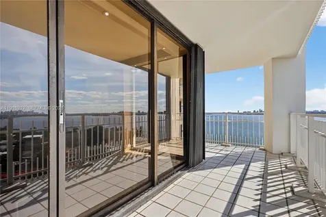 4000 Towerside Terrace Miami FL 33138