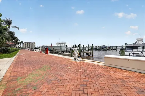 4000 Towerside Terrace Miami FL 33138