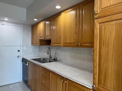 5401 Collins Avenue Miami Beach FL 33140