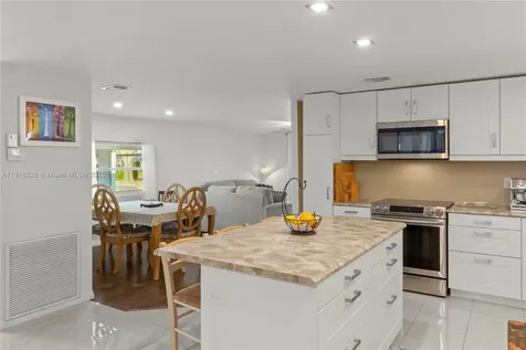 5239 NW 3rd Avenue Deerfield Beach FL 33064