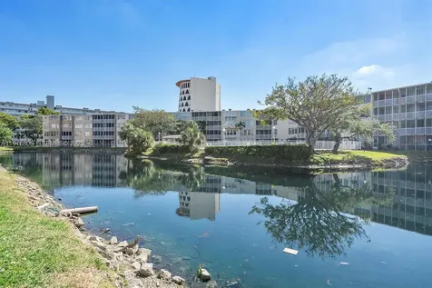 1700 NE 191st Street Miami FL 33179
