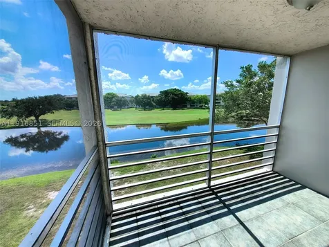 9230 Lagoon Place Davie FL 33324