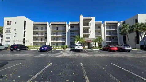 9230 Lagoon Place Davie FL 33324