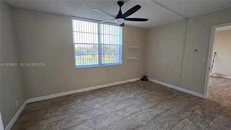 9230 Lagoon Place Davie FL 33324