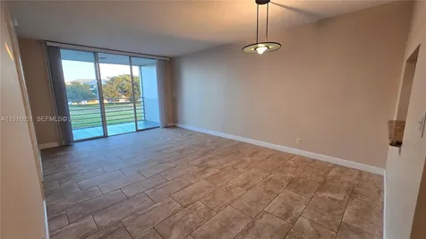 9230 Lagoon Place Davie FL 33324