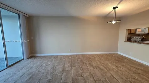 9230 Lagoon Place Davie FL 33324